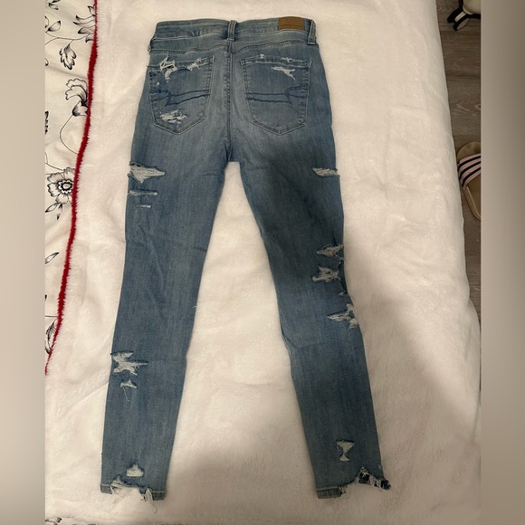 Size 4 | American Eagle skinny jeans with rips | light wash | short - Picture 3 of 3